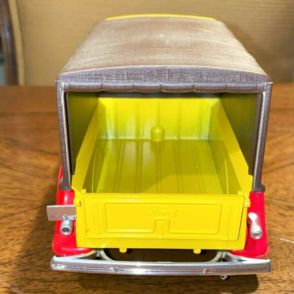 Solido Ford V8 Pick Up 1936 Dunlop Tyres Graphics Model Truck 1/19 Scale - Picture 4 of 9